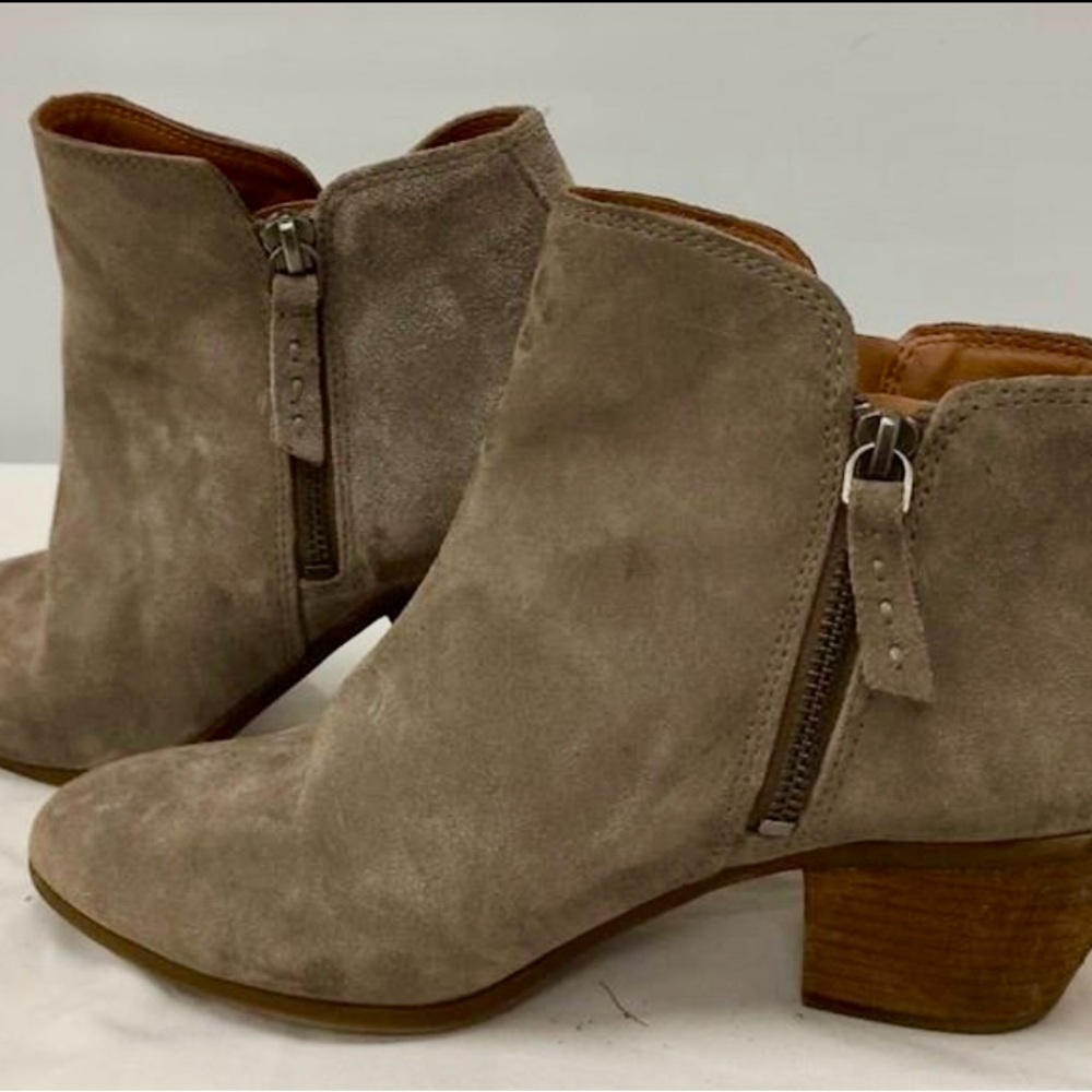 Frye Judith Zip Ankle Bootie in Suede Taupe Size 7.5